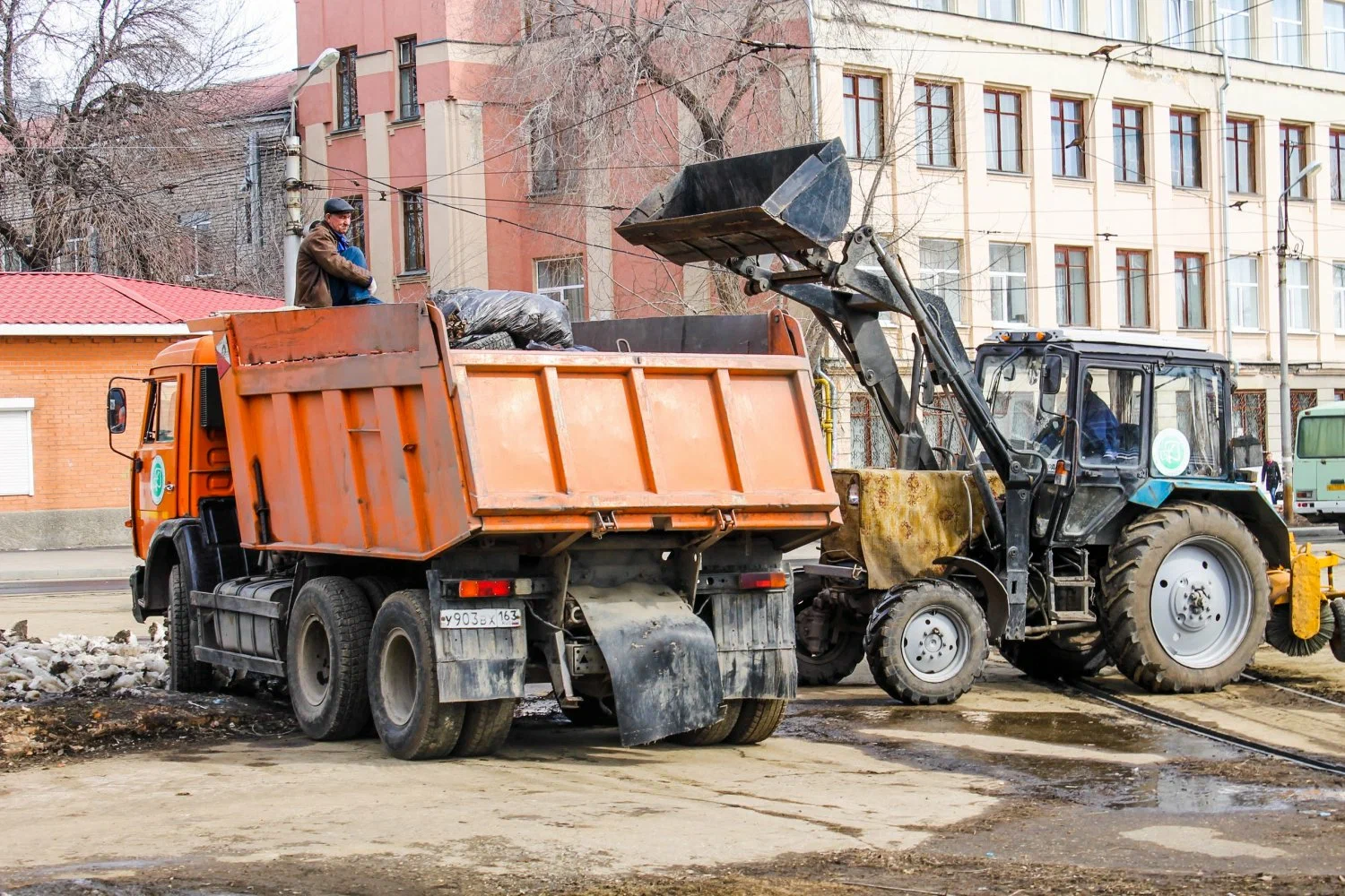 Вывоз мусора Камазом в Ярославле – аренда и заказ Камаза 10 тонн от 2413 руб. в ПроМусор