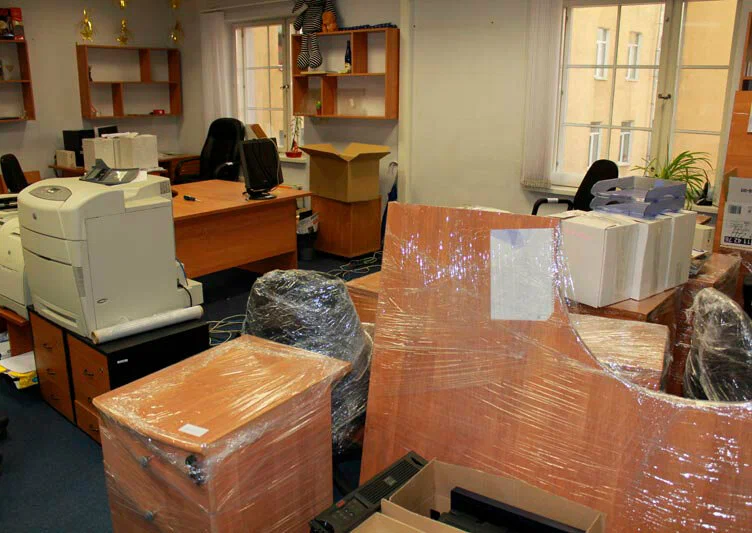 Вывоз старой офисной мебели в Ярославле в октябре