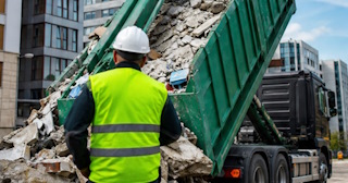 Вывоз строительного мусора в Ярославле: услуги лицензированной компании — ПроМусор